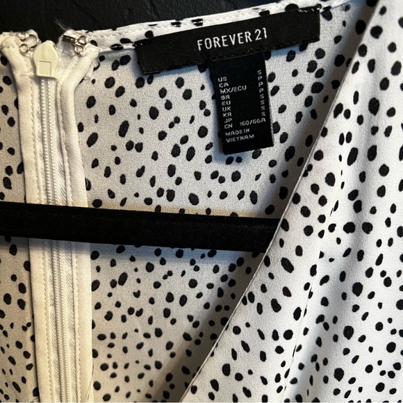 Forever 21 Romper White with black polka dots Long sleeves Zipper back, V-neck S - Picture 7 of 7